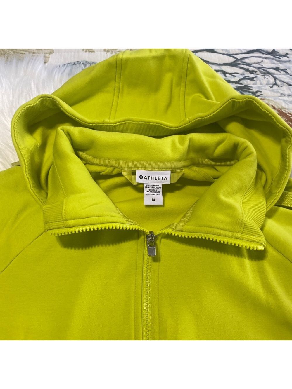 NWT Athleta woman’s Triumph Hoodie M Lime Green - Picture 3 of 6